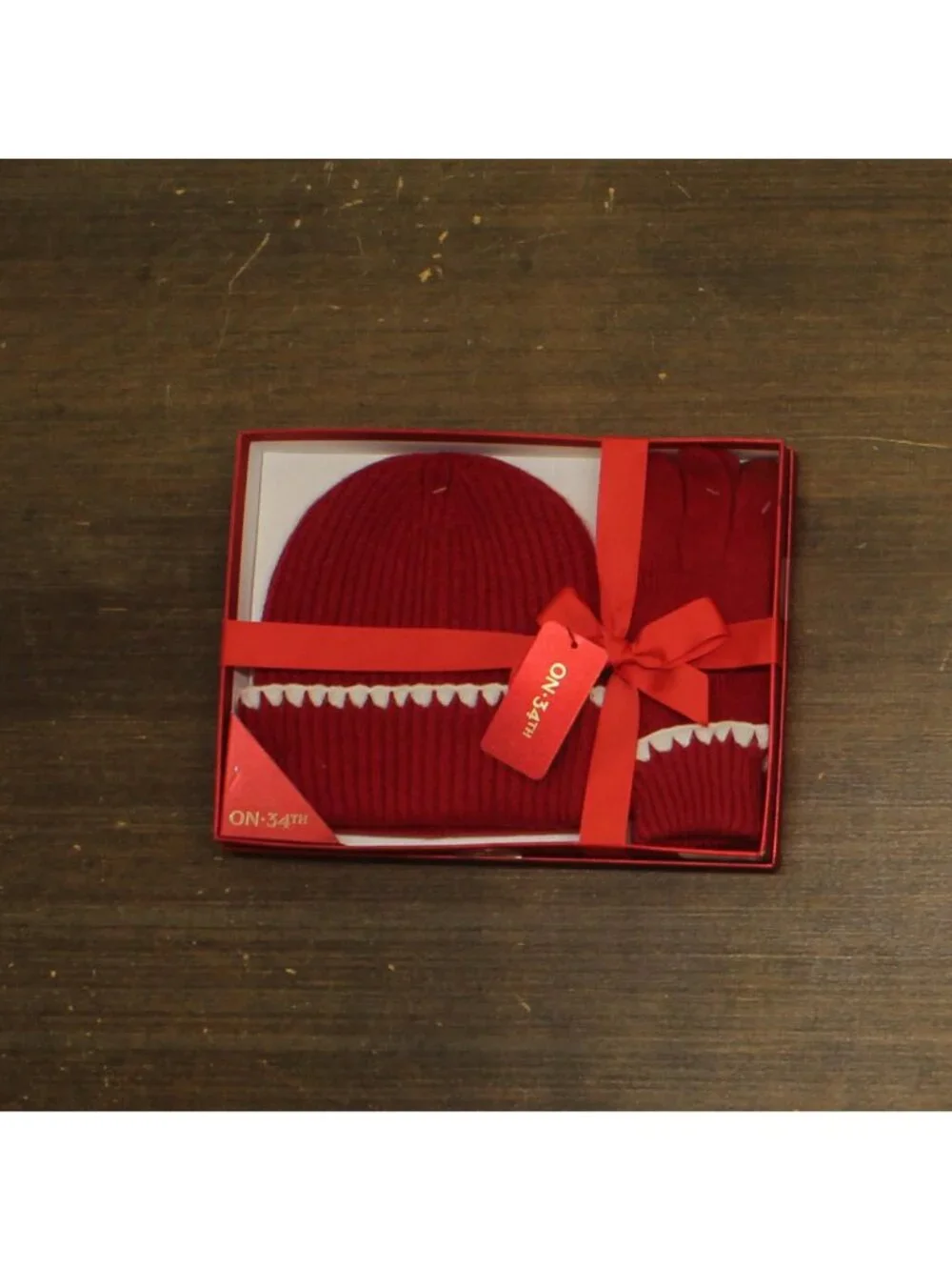 NWT On 34th Womens Ribbed Beanie Gloves Boxed Set Gift MO9042501 Red
